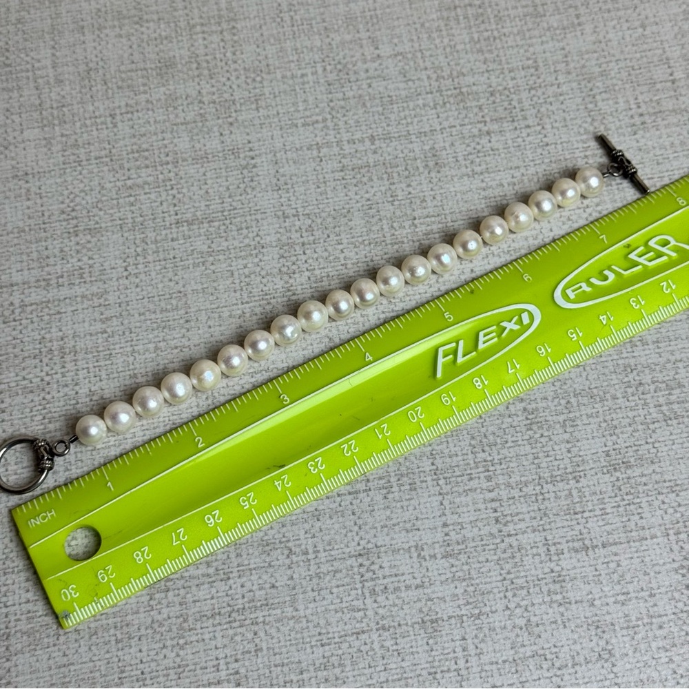 Pearl Bracelet with Silver Toggle Clasp - Picture 2 of 4